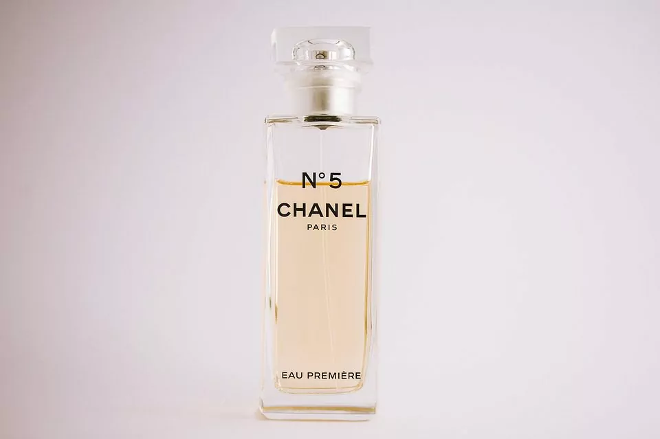 la-parfumerie-et-la-cosmetique-dans-le-milieu-du-luxe-et-de-la-mode